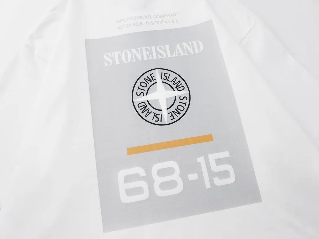 W658#P110💰 [Stone lsland/Stone Island summer printed square 68-15 short-sleeved T-shirt] ⚠️[Original creation with high control of details] -Made of 230g combed cotton 32-count double yarn, soft and comfortable to the touch, sweat-absorbent and breathable. -Simple basic and versatile style, original single quality, the first choice for couples. -Made in a large factory, four needles and five threads on the shoulder, neat alignment, high quality workmanship. -Same style for men and women. Very versatile, one piece for everyone, details are clearly visible. Color: Black White Size: M L